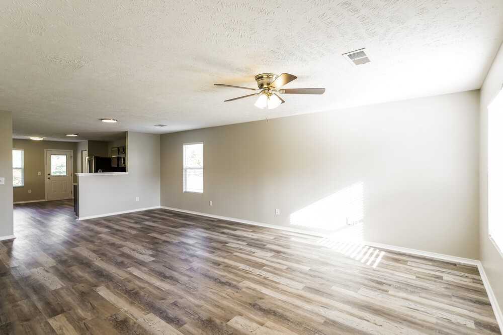 2761 Sutherland Dr - Photo 4 of 16
