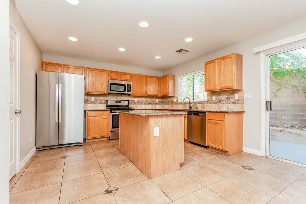 5305 Santa Fe Heights St - Photo 7 of 17