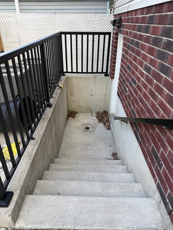 658 Caron Avenue - Photo 3 of 13