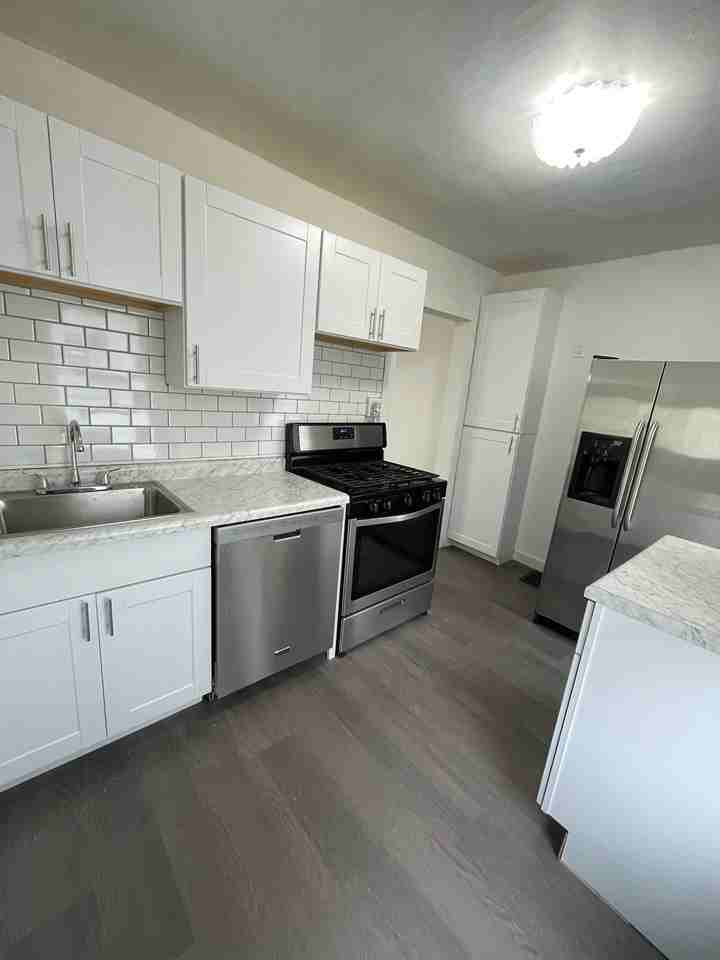 116 S Hamilton St #1 - Photo 3 of 14