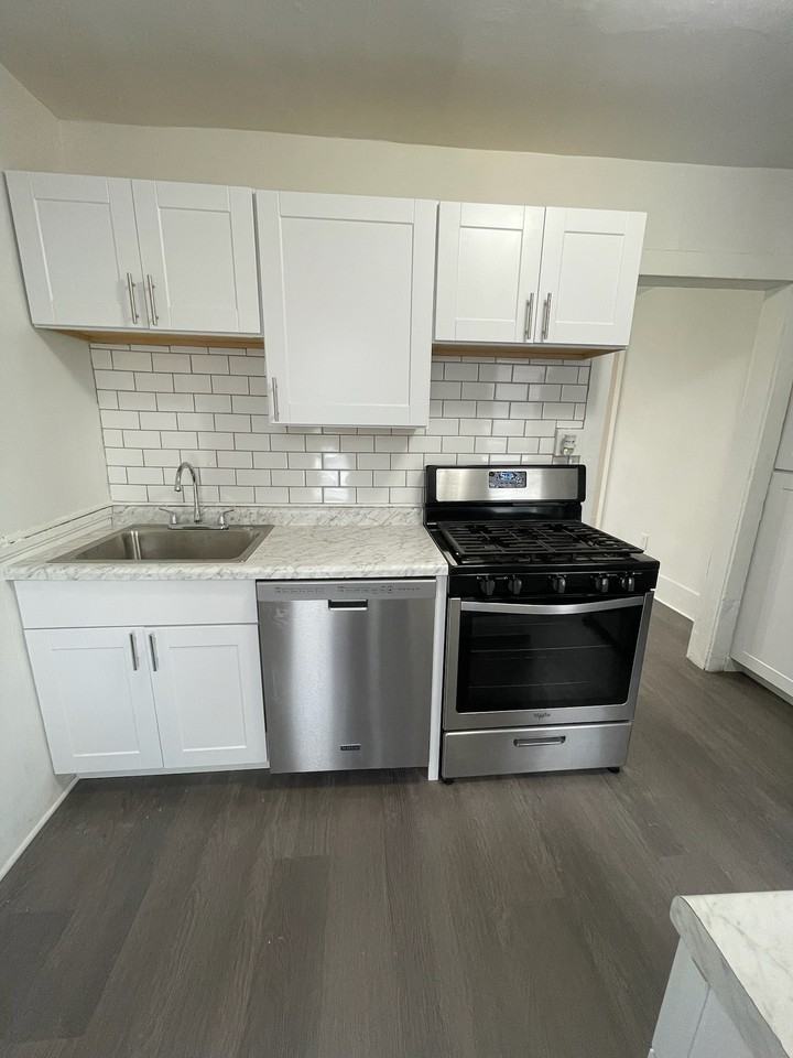 116 S Hamilton St #1 - Photo 4 of 14