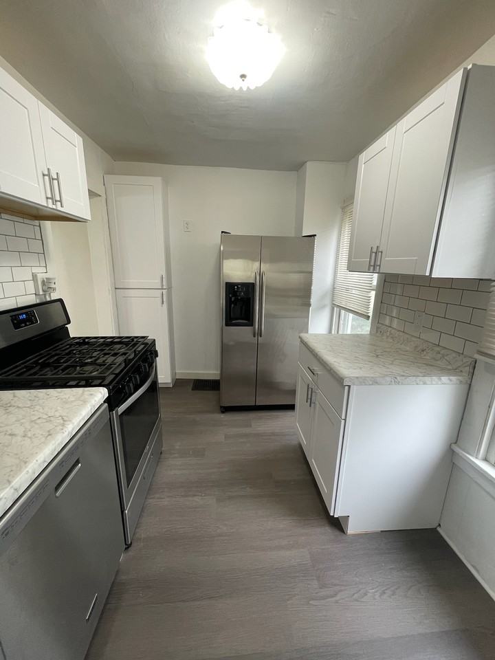 116 S Hamilton St #1 - Photo 5 of 14