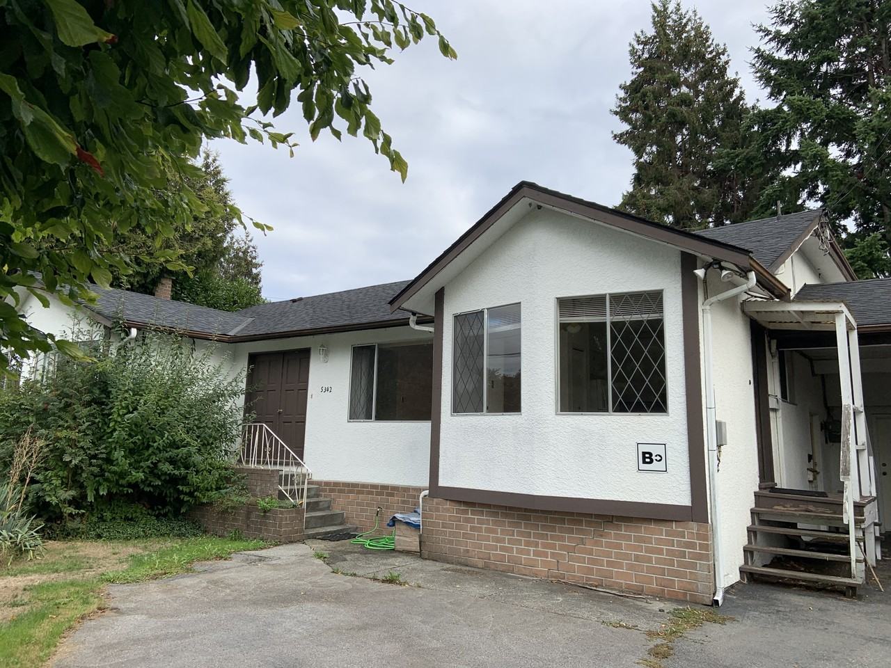 5342 9a Ave #1 - Photo 2 of 13