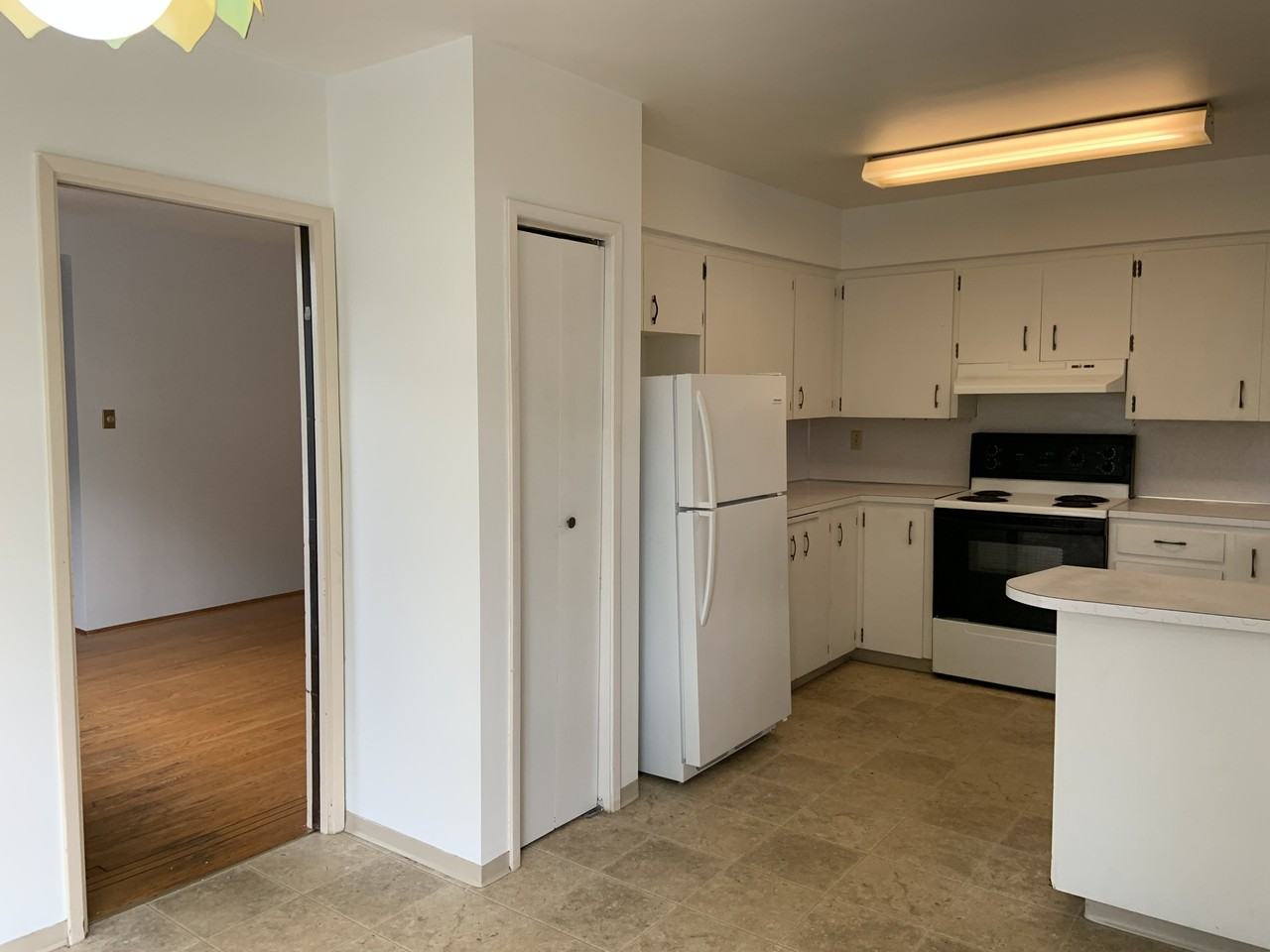 5342 9a Ave #1 - Photo 4 of 13