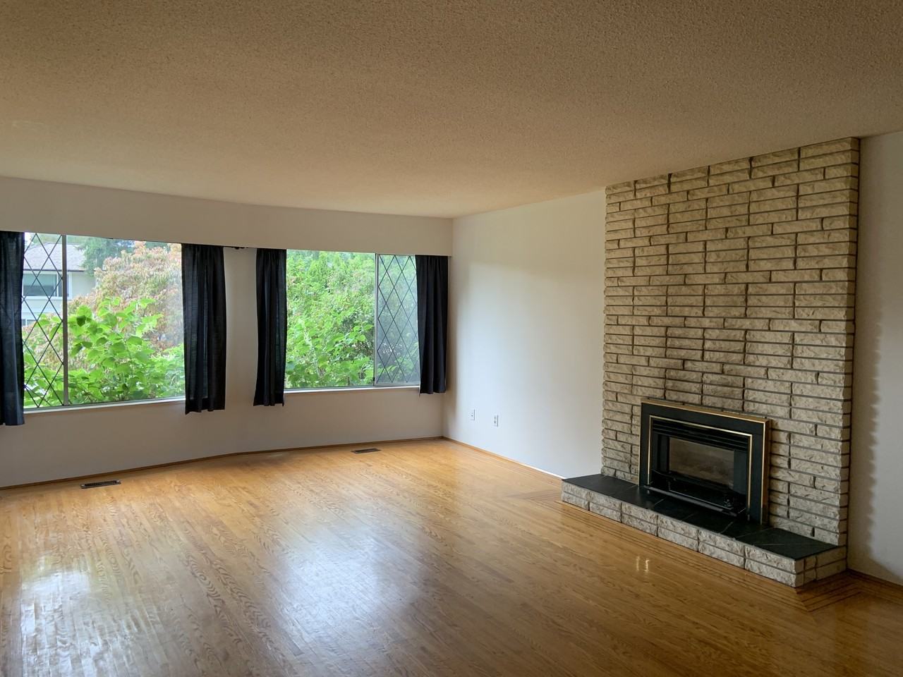 5342 9a Ave #1 - Photo 6 of 13