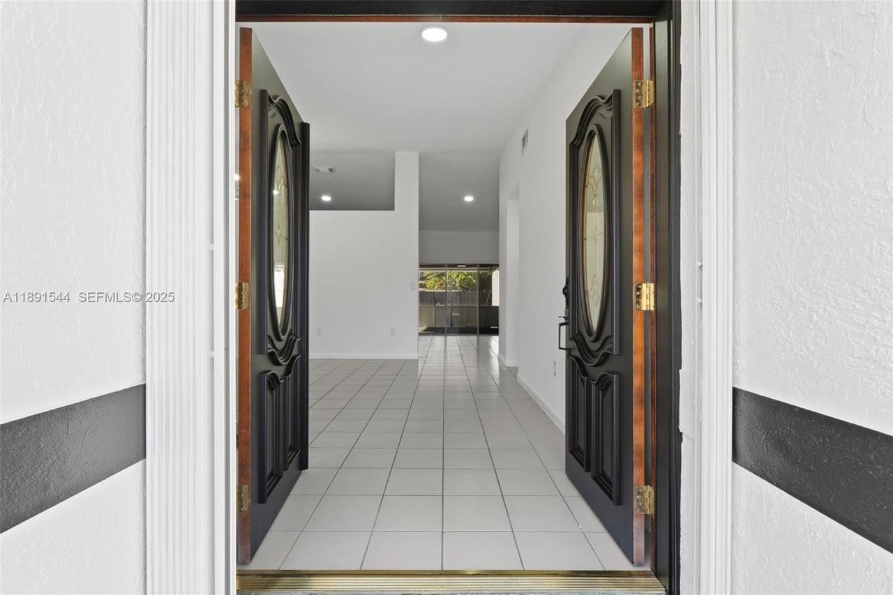 13400 Southwest 182nd Street - Photo 4 of 48