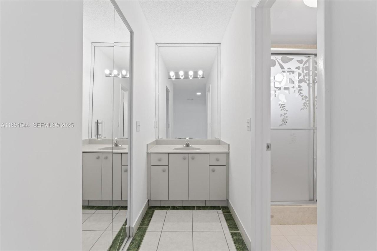 13400 Southwest 182nd Street - Photo 6 of 48