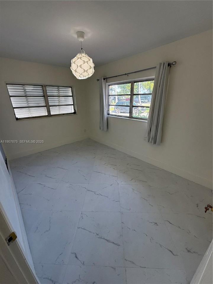 11601 Northwest 58th Place #11601 - Photo 4 of 18