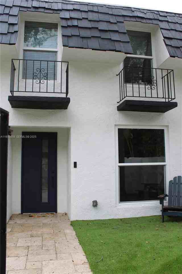 9776 Southwest 92nd Place - Photo 2 of 19