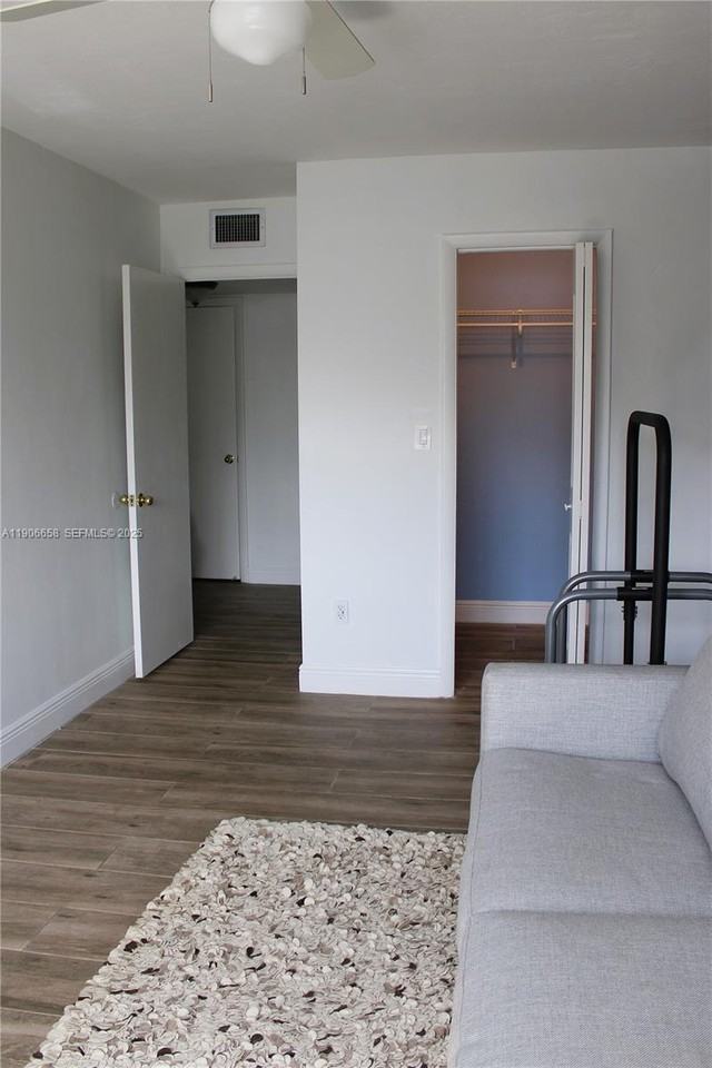 9776 Southwest 92nd Place - Photo 5 of 19