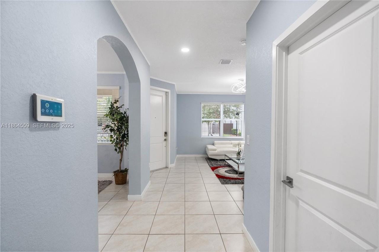 24442 Southwest 117th Place - Photo 5 of 45