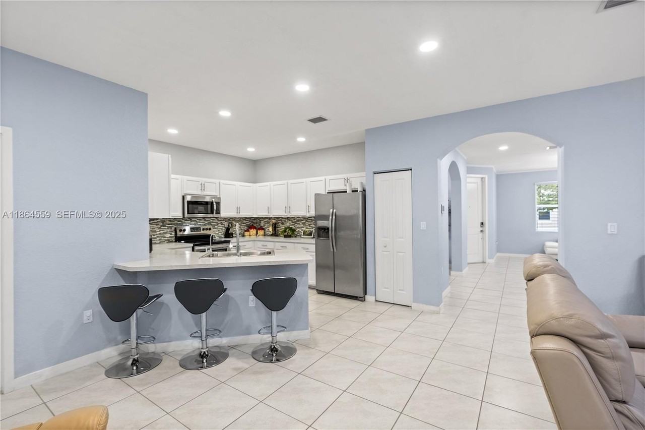 24442 Southwest 117th Place - Photo 7 of 45