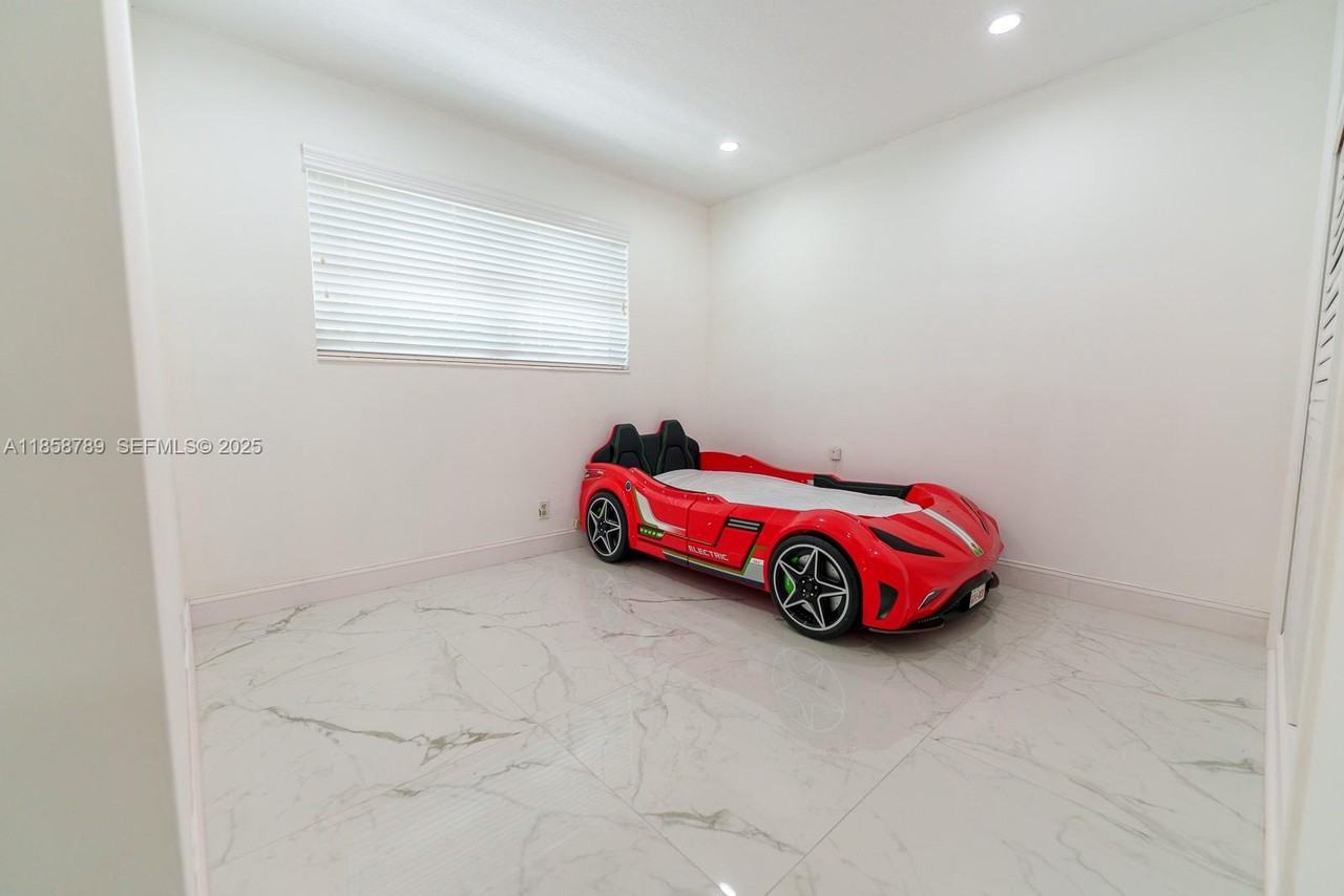 2011 North 43rd Avenue - Photo 5 of 30