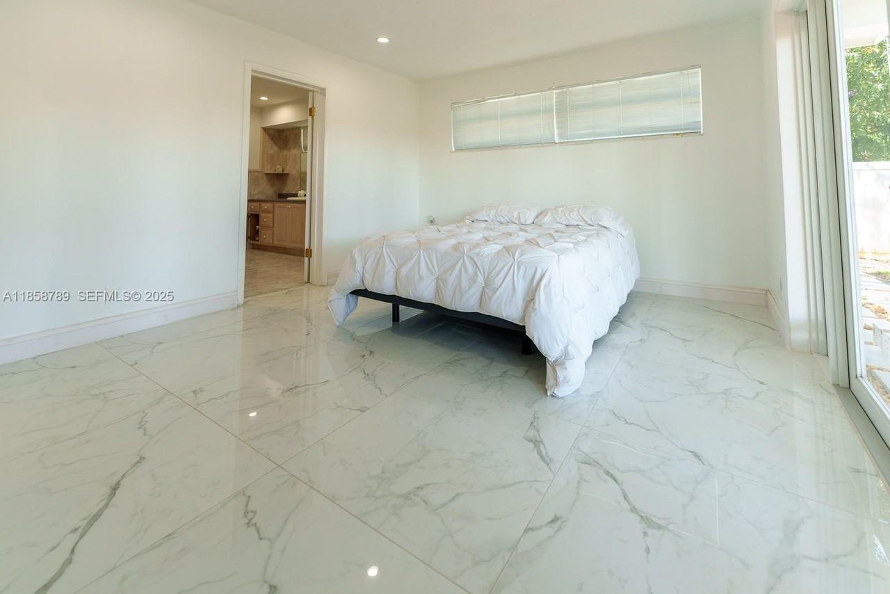 2011 North 43rd Avenue - Photo 7 of 30