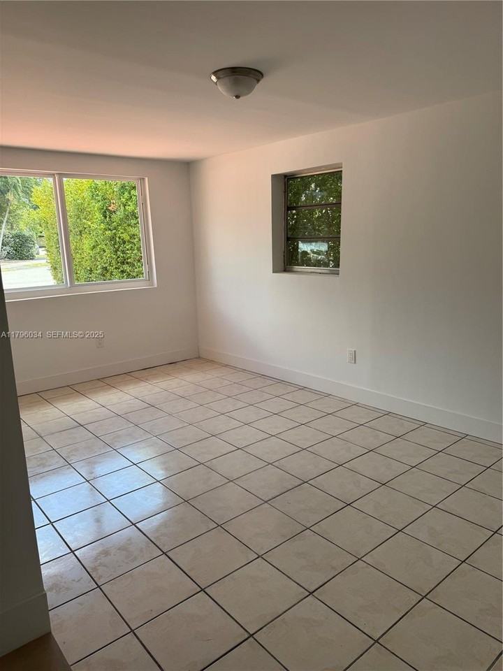 6473 Southwest 25th Street - Photo 2 of 21