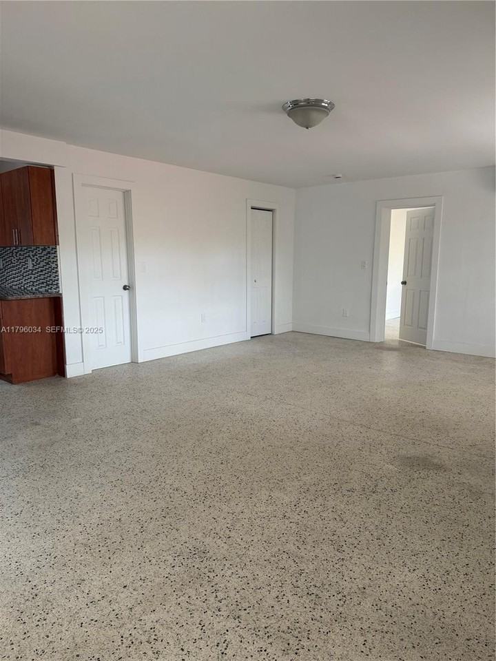 6473 Southwest 25th Street - Photo 4 of 21