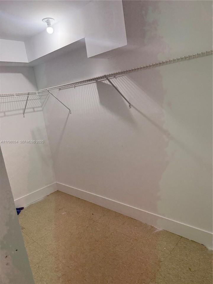 6473 Southwest 25th Street - Photo 6 of 21