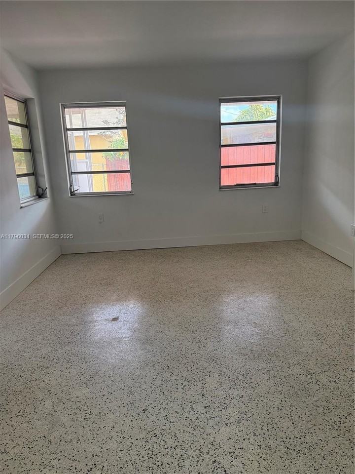 6473 Southwest 25th Street - Photo 7 of 21