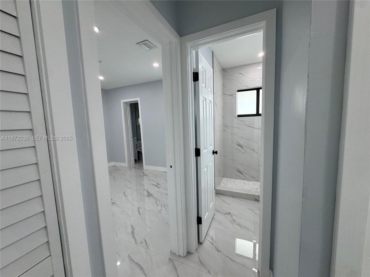 16440 Northeast 10th Avenue - Photo 3 of 16