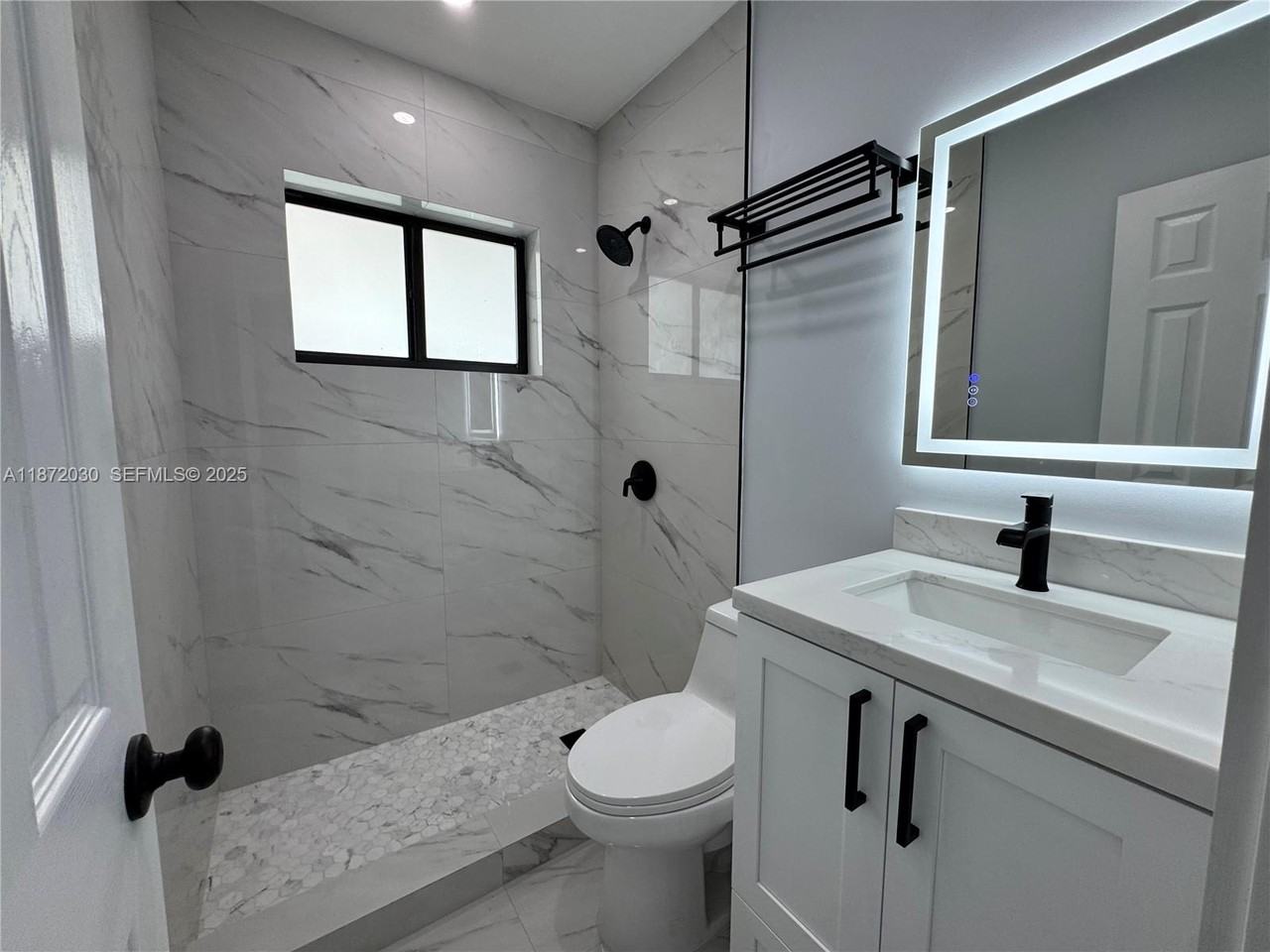 16440 Northeast 10th Avenue - Photo 4 of 16