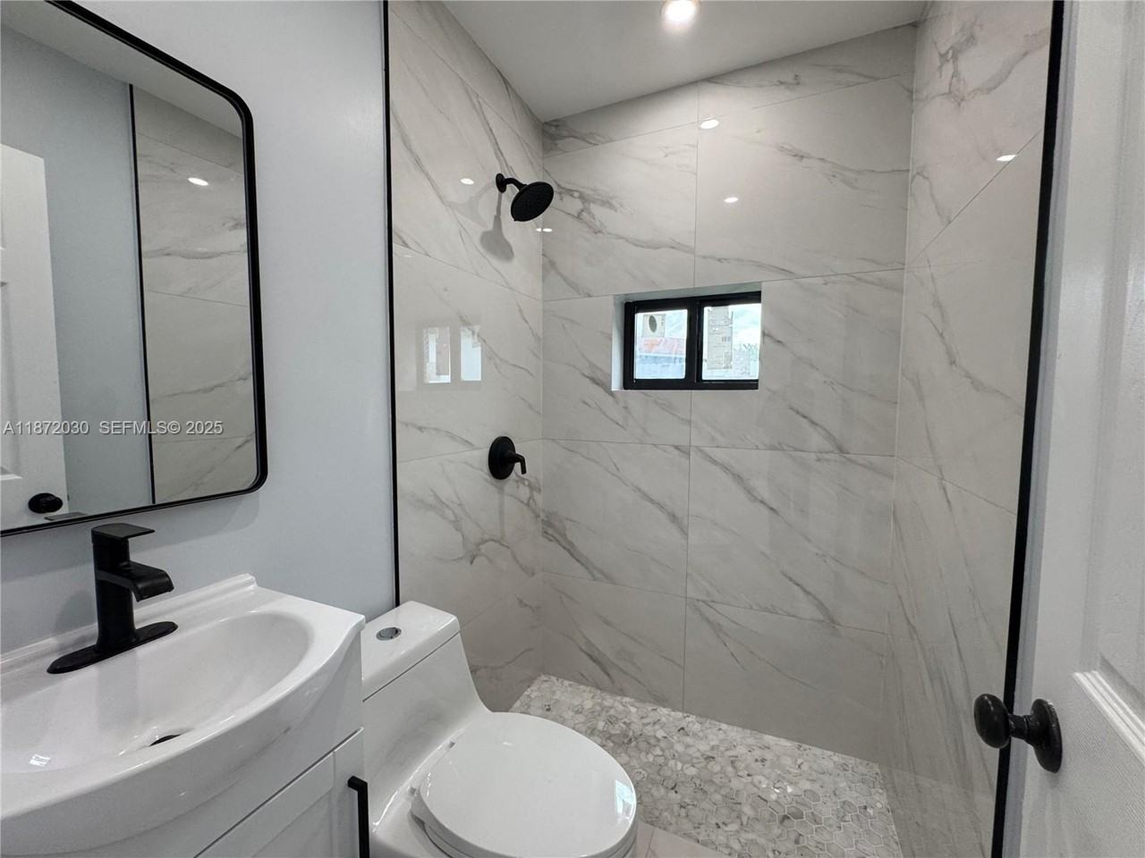 16440 Northeast 10th Avenue - Photo 6 of 16