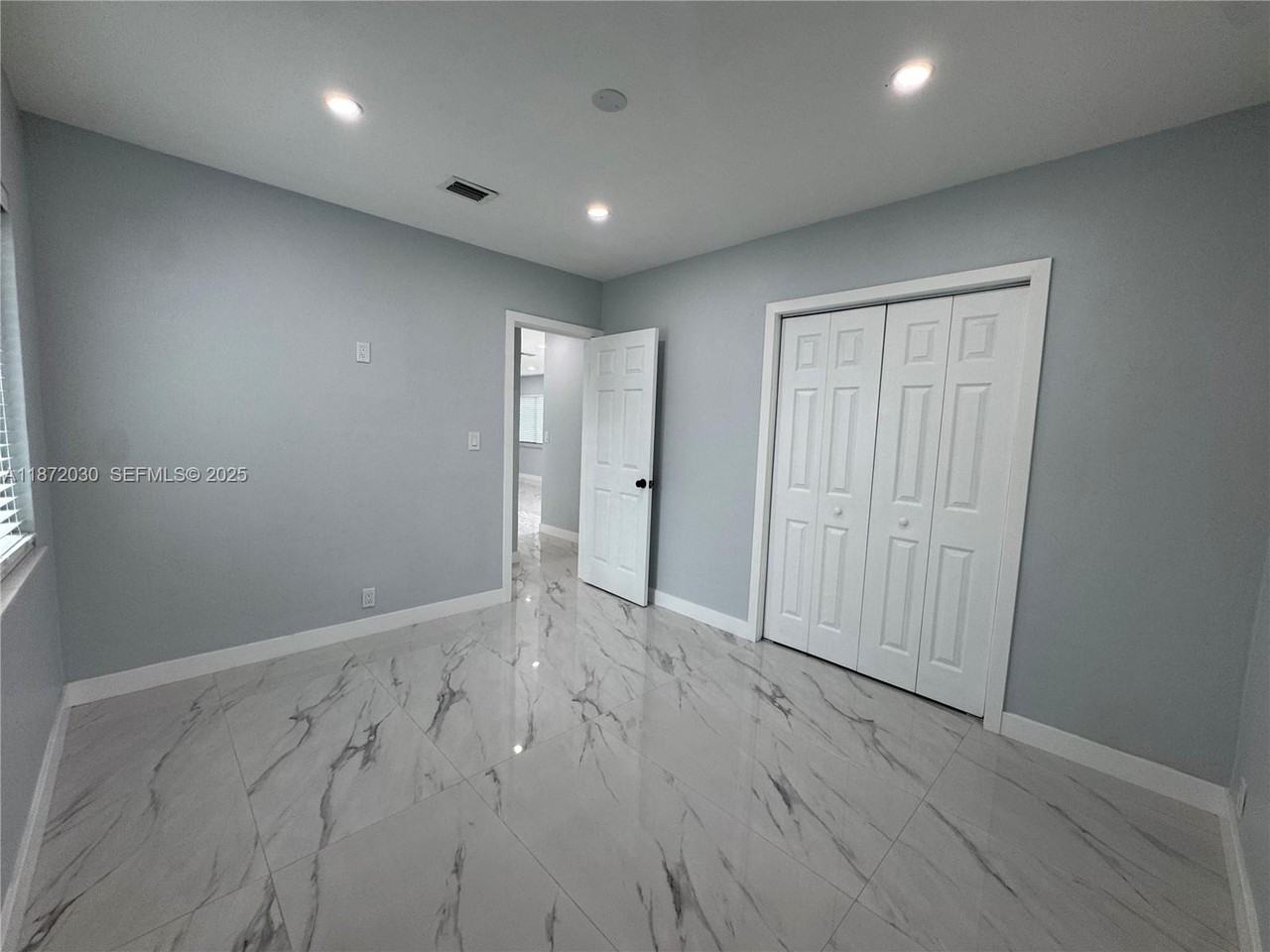 16440 Northeast 10th Avenue - Photo 7 of 16