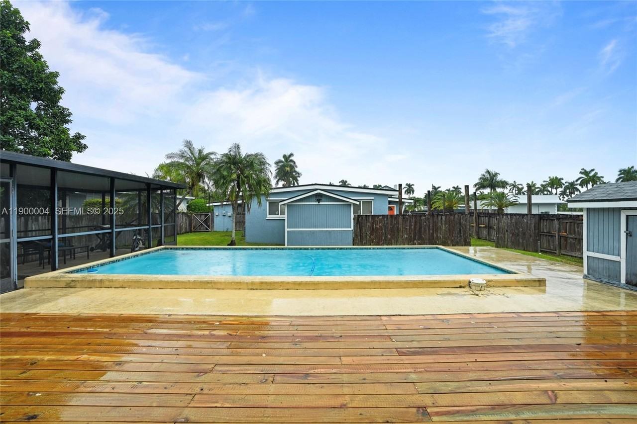 44 Northwest 19th Street #1 - Photo 4 of 35