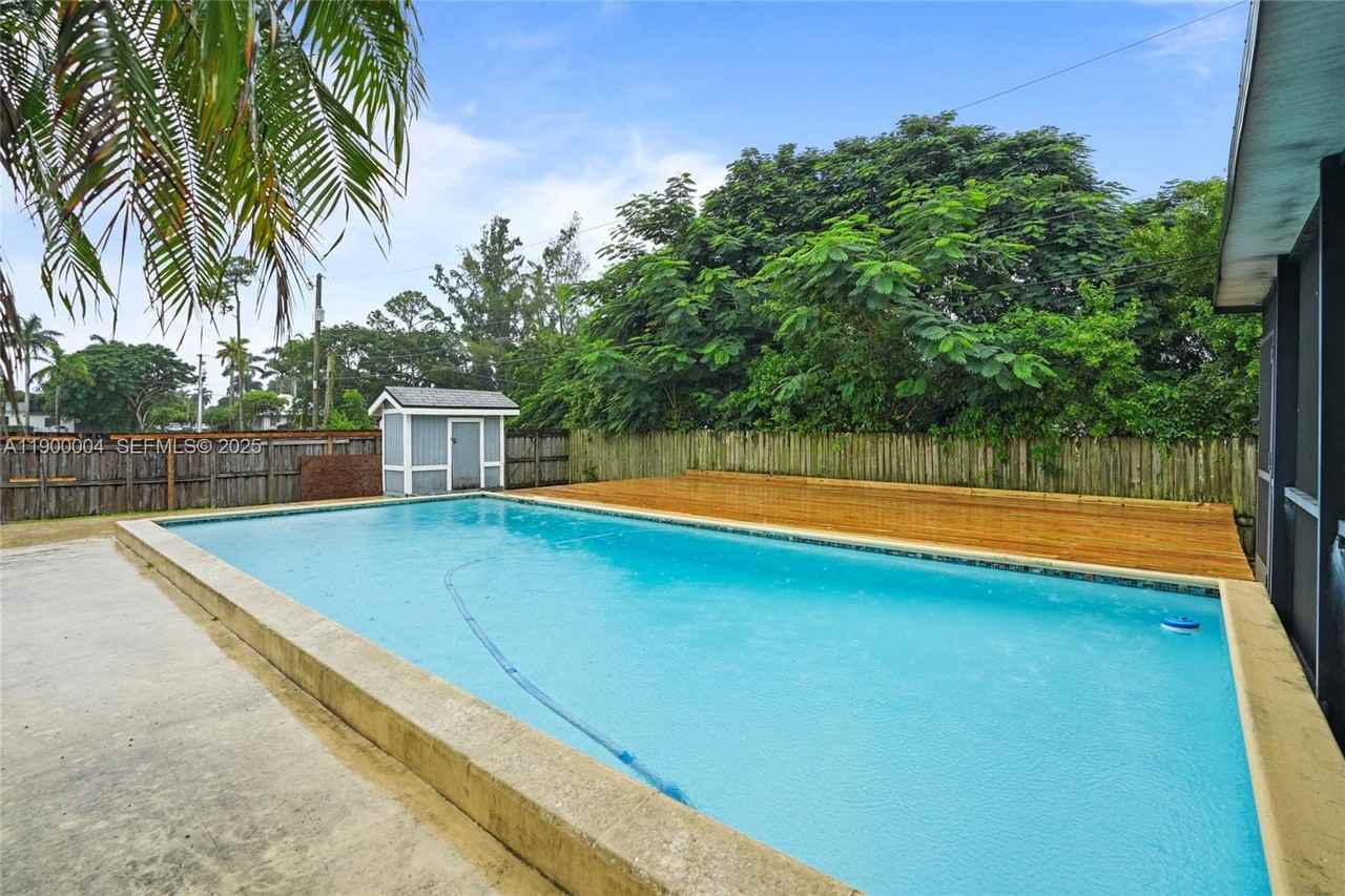 44 Northwest 19th Street #1 - Photo 5 of 35