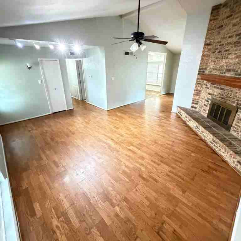 1721 Brazoria Dr - Photo 2 of 15