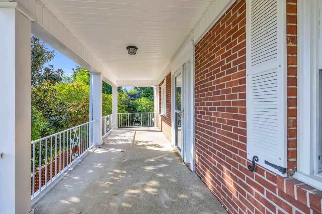 205 Blyth Ave - Photo 6 of 28