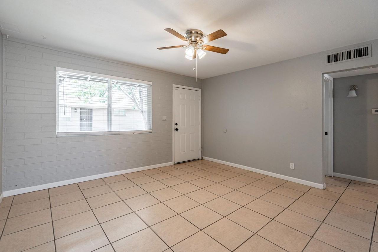 4423 N 23rd Ave #B - Photo 2 of 32