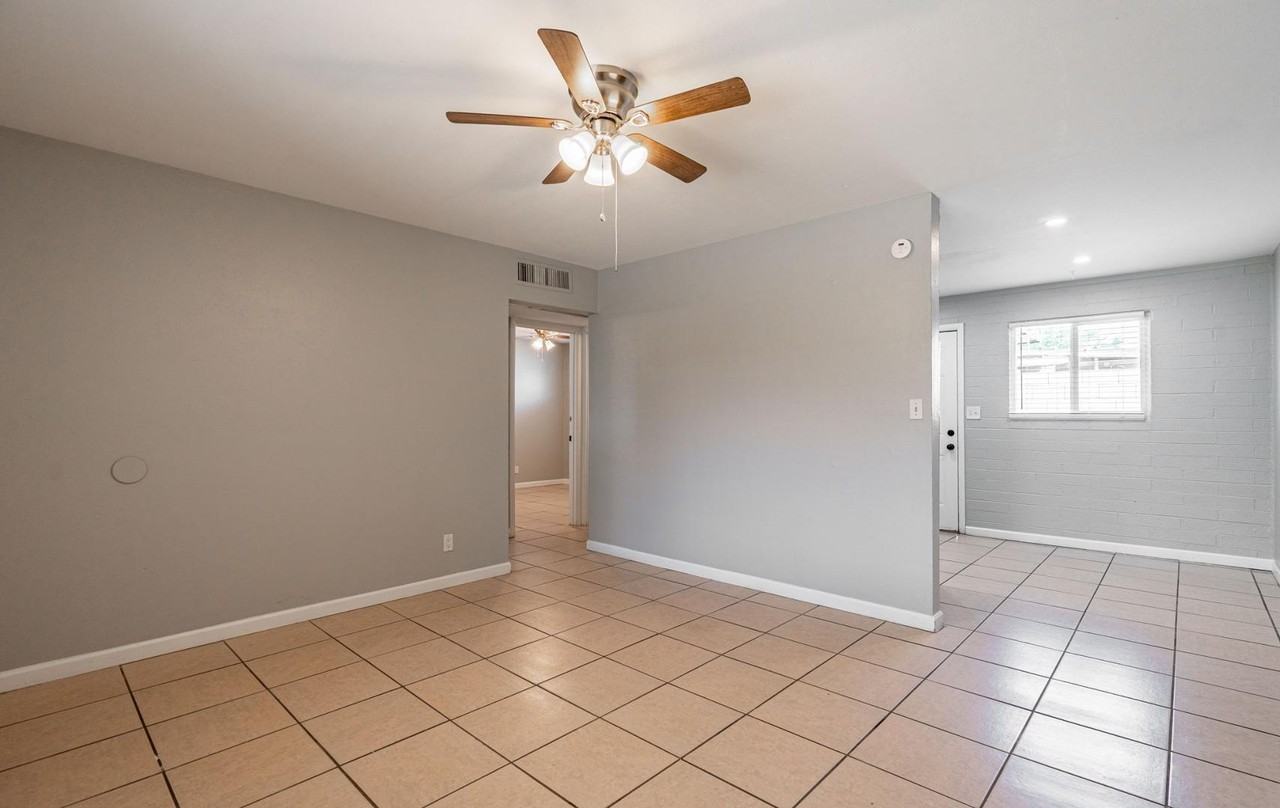 4423 N 23rd Ave #B - Photo 3 of 32