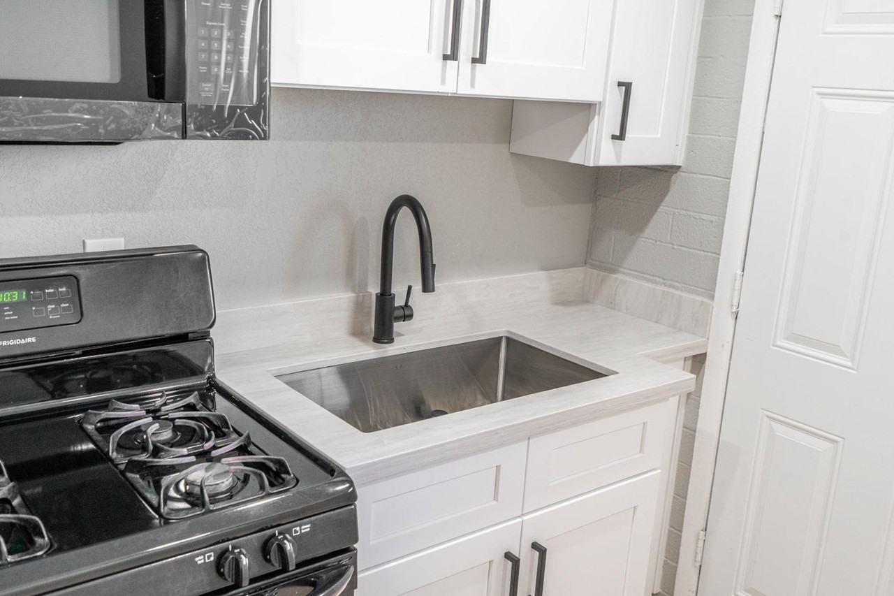 4423 N 23rd Ave #B - Photo 5 of 32