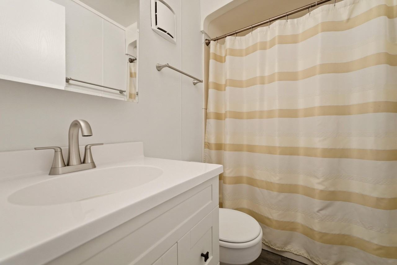 140 Sycamore Ct #142 - Photo 3 of 11