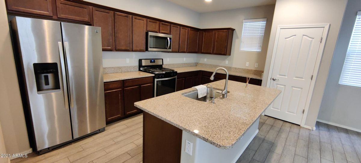 2857 E Detroit St - Photo 4 of 14