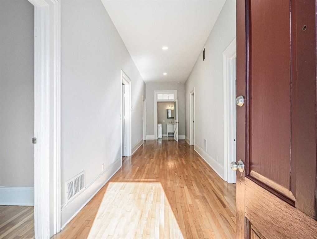 74 Boulevard Se - Photo 3 of 11
