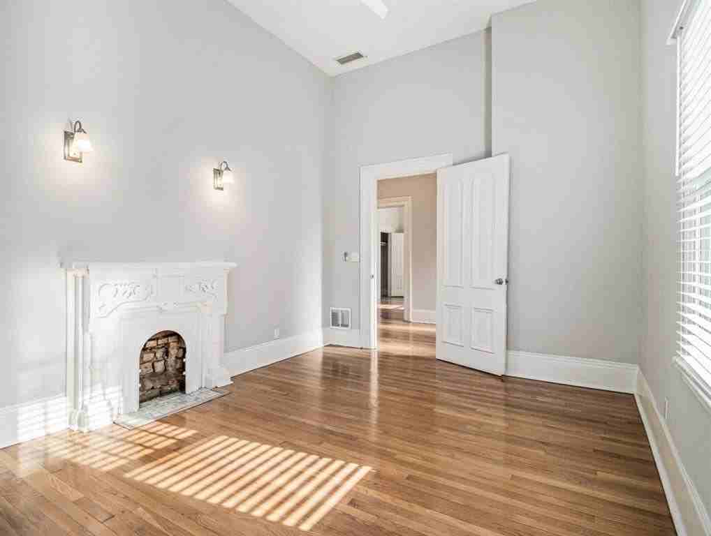 74 Boulevard Se - Photo 4 of 11