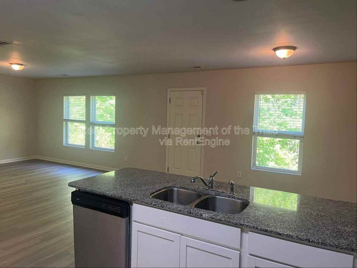 3802 Bellingham Ct - Photo 3 of 10