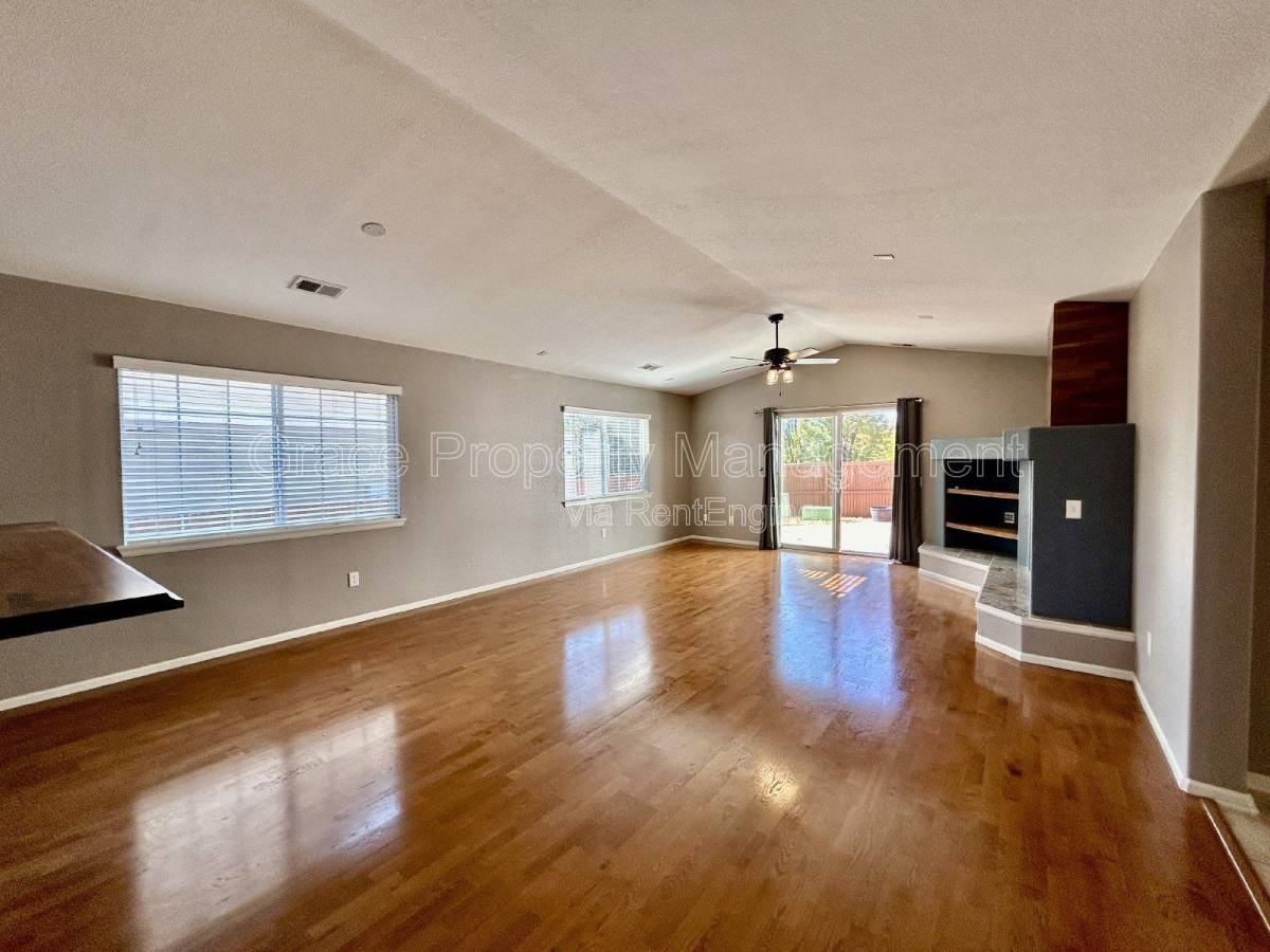 479 Hayloft Way - Photo 3 of 10