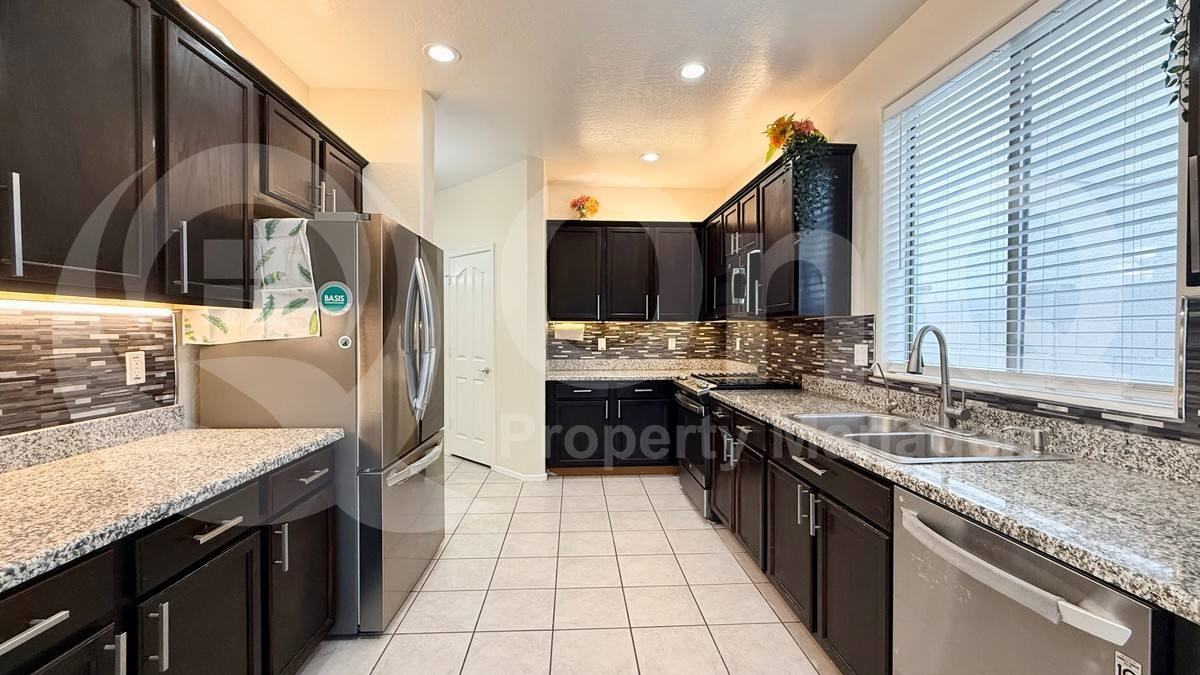 3674 E Bluebird Pl - Photo 3 of 10