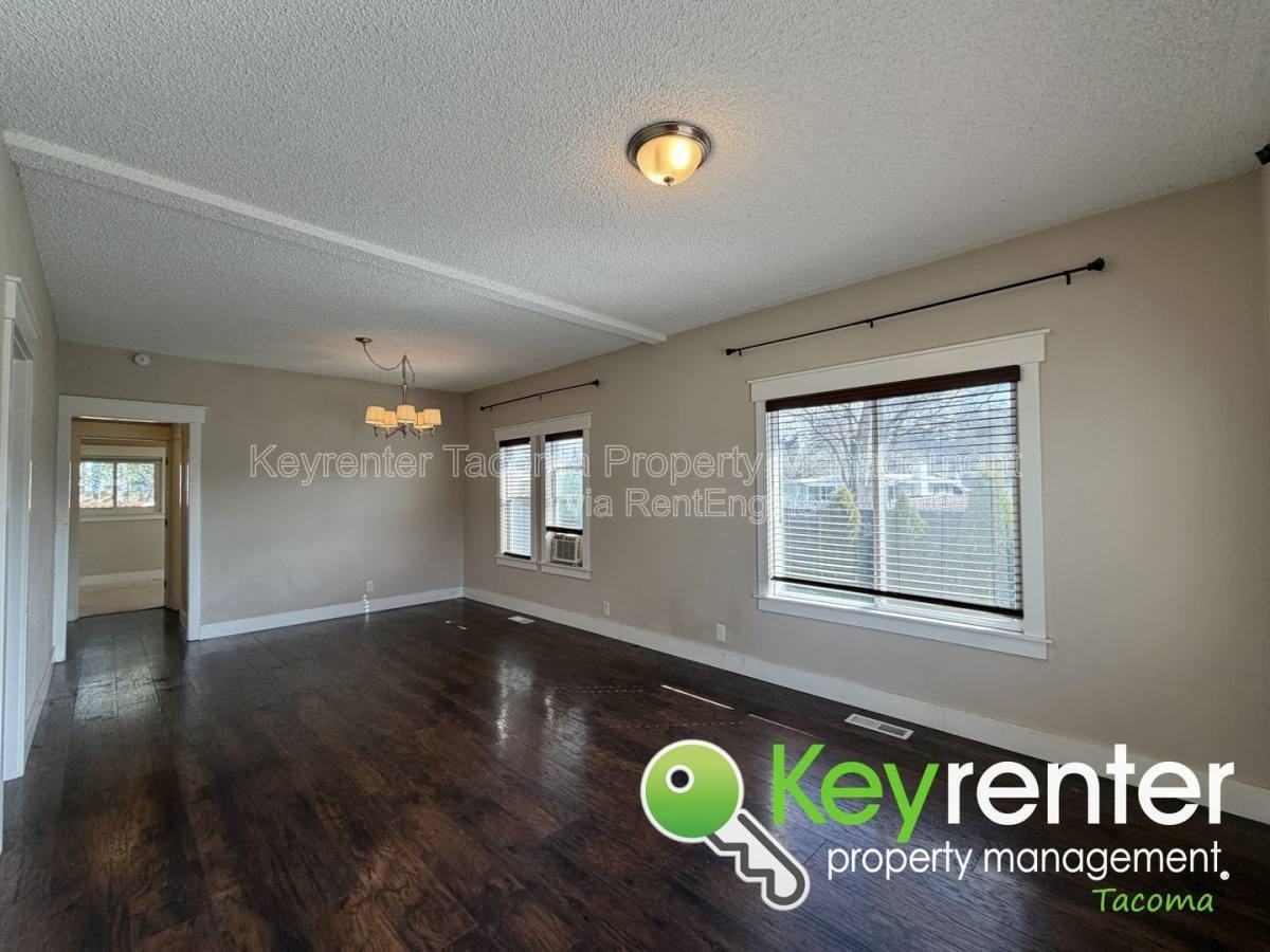 2601 S 53rd St - Photo 3 of 10