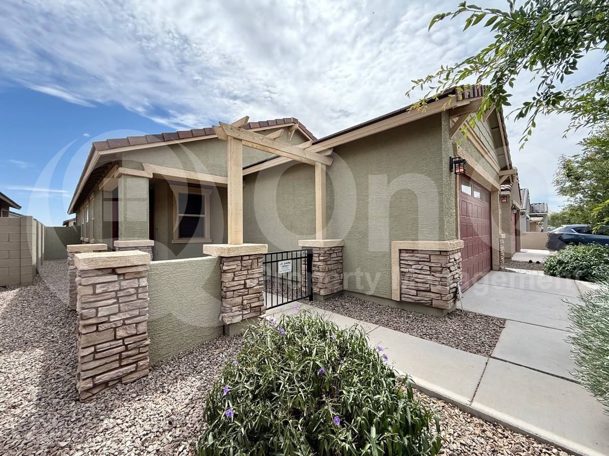 40015 W Rio Lobo Dr - Photo 2 of 10