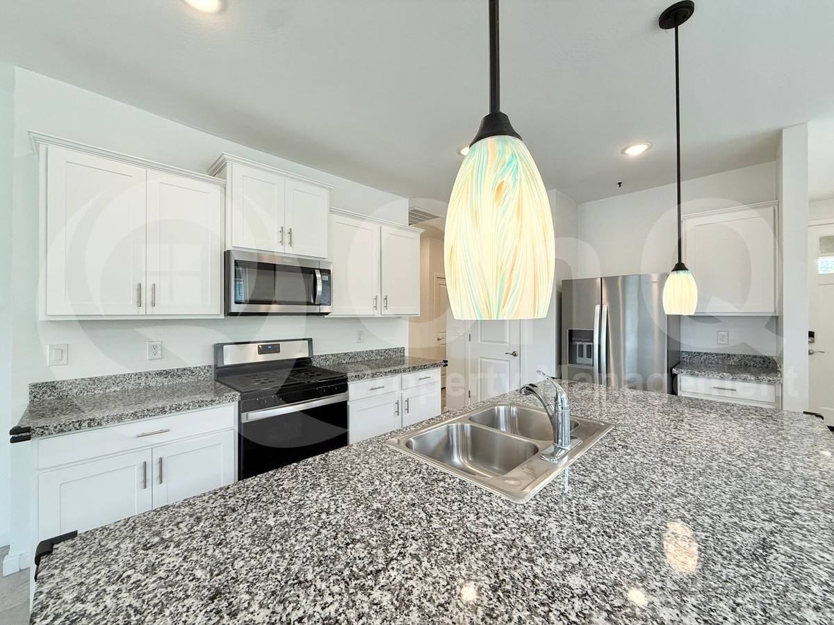 40015 W Rio Lobo Dr - Photo 3 of 10