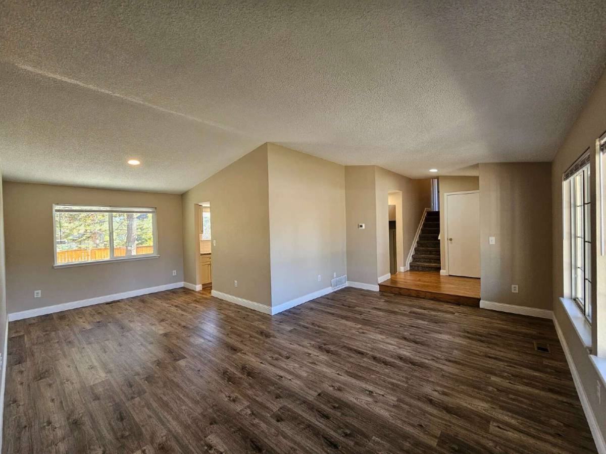 180 Prairie Ridge Rd - Photo 3 of 10