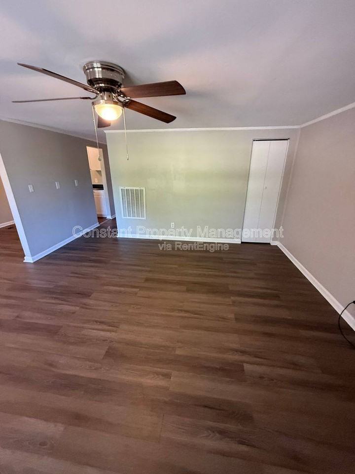 2485 Bristol Dr - Photo 2 of 10