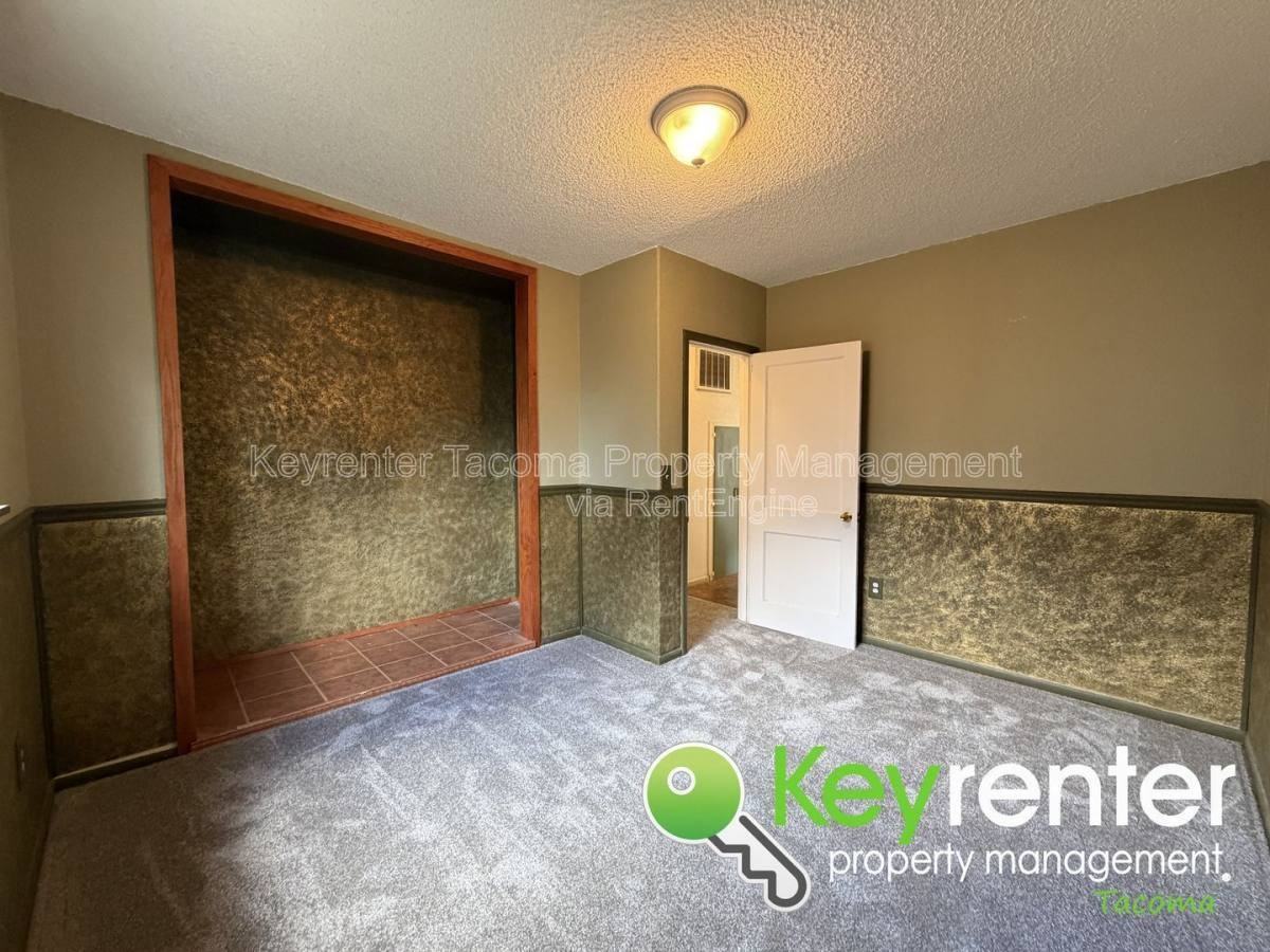 4902 N 16th St - Photo 3 of 10