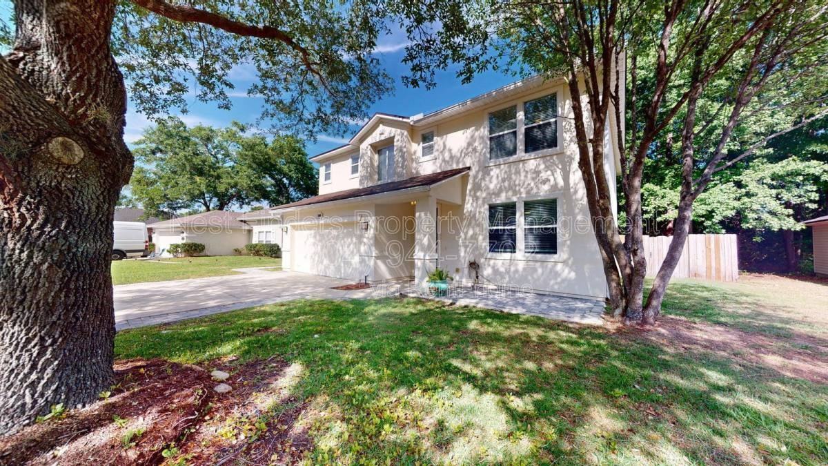 1063 Collinswood Dr W - Photo 2 of 10