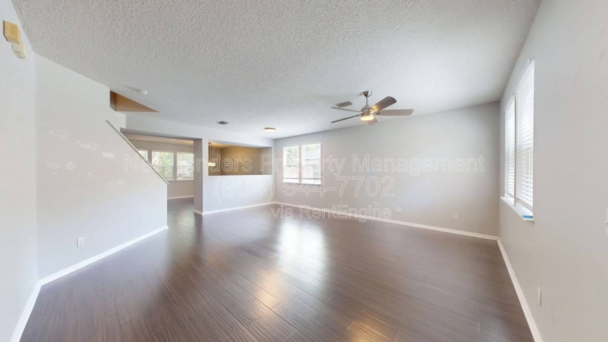 1063 Collinswood Dr W - Photo 3 of 10