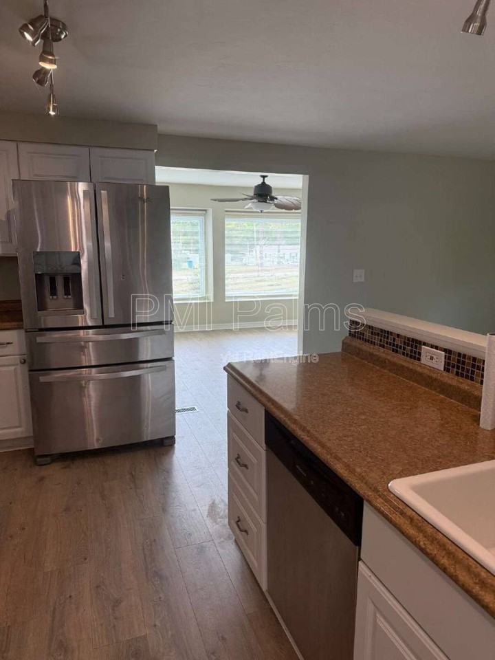 17719 Carthage Ave - Photo 3 of 10