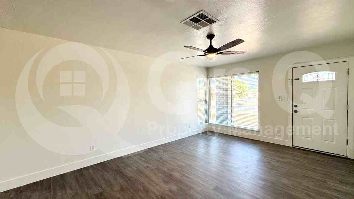 962 E Hackamore St - Photo 3 of 10